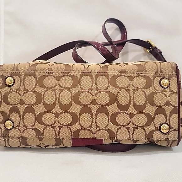 COACH SIGNATURE "C" CROSSBODY TAN & BURGANDY HANDBAG - Picture 5 of 9
